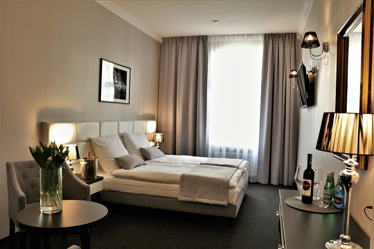 Hotel Villa Casino ซูบีเซ ภายนอก รูปภาพ