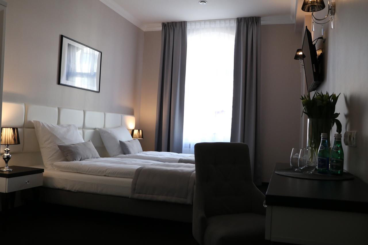 Hotel Villa Casino ซูบีเซ ภายนอก รูปภาพ