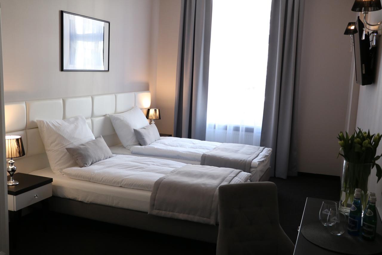 Hotel Villa Casino ซูบีเซ ภายนอก รูปภาพ